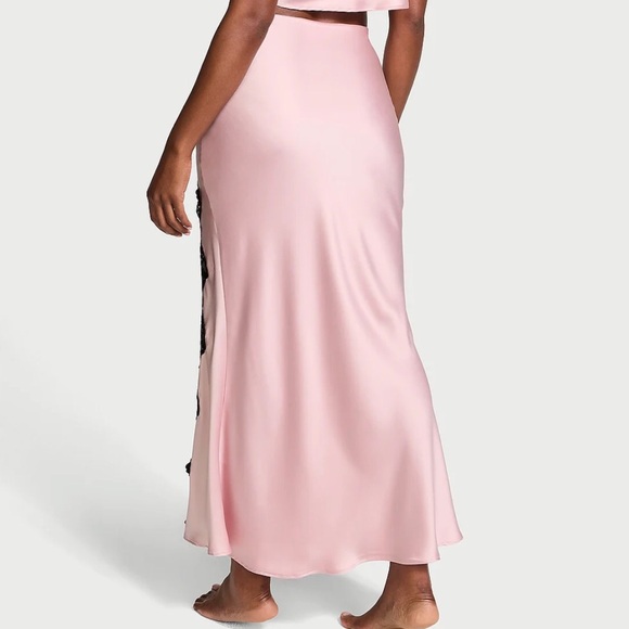 Victoria’s Secret XL XXK Satin Slip Skirt EmbroideryLace Trim Blush Pink Cut Out - Picture 2 of 3